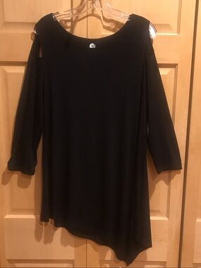 New A&I Black Cold-Shoulder Asymmetrical Tunic Top - Women's